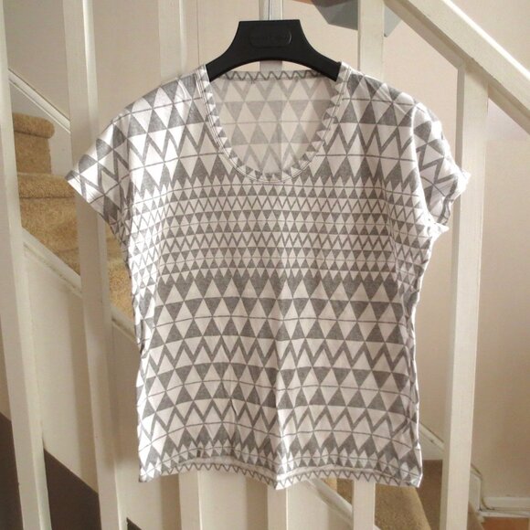 Gap Grey White Cotton Short Sleeve Geometric Aztec Print Pattern Tee T-Shirt - Picture 1 of 4